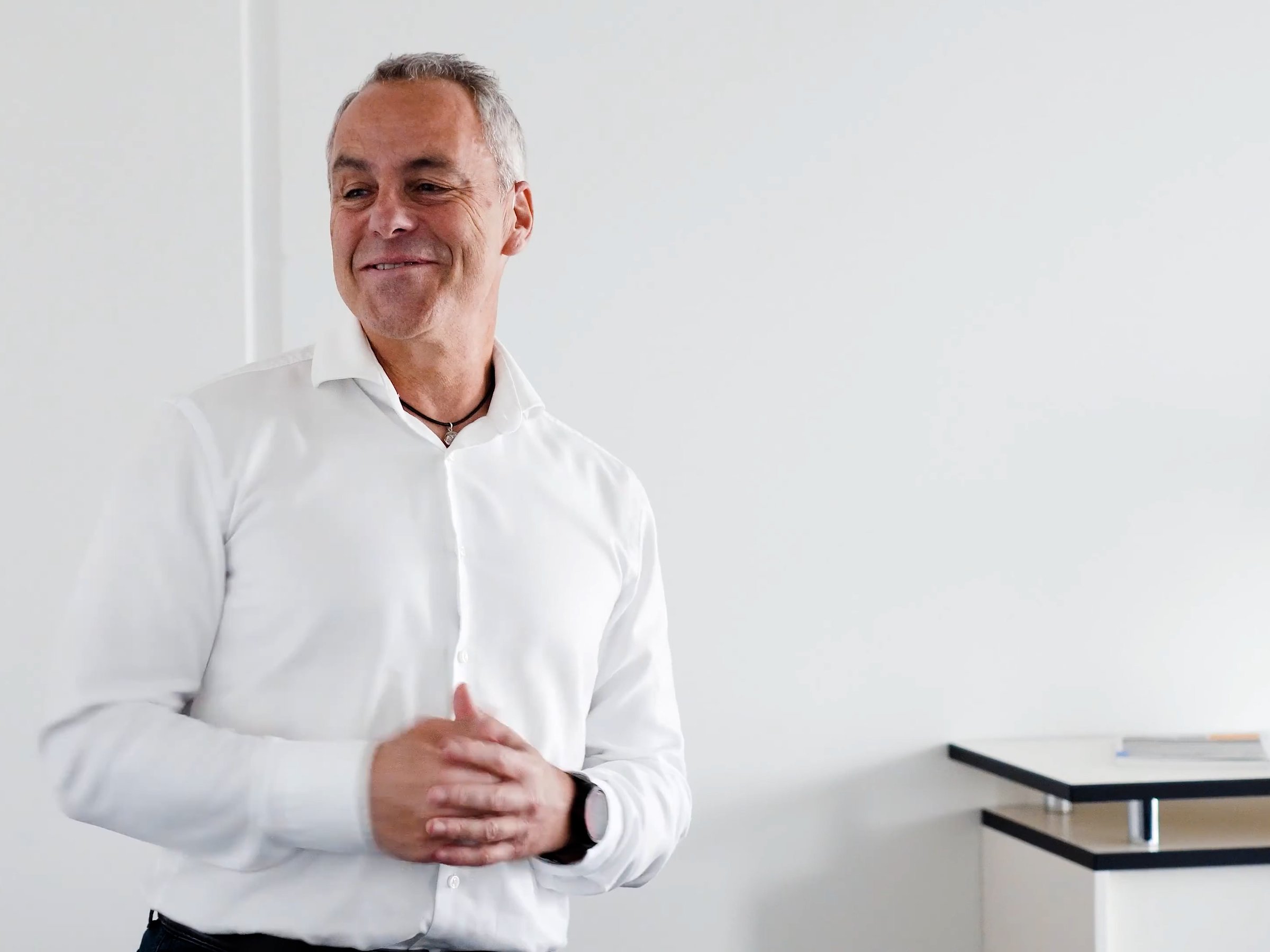 Torsten Kohn, Gesellschafter von sarikohn, im Seminarraum